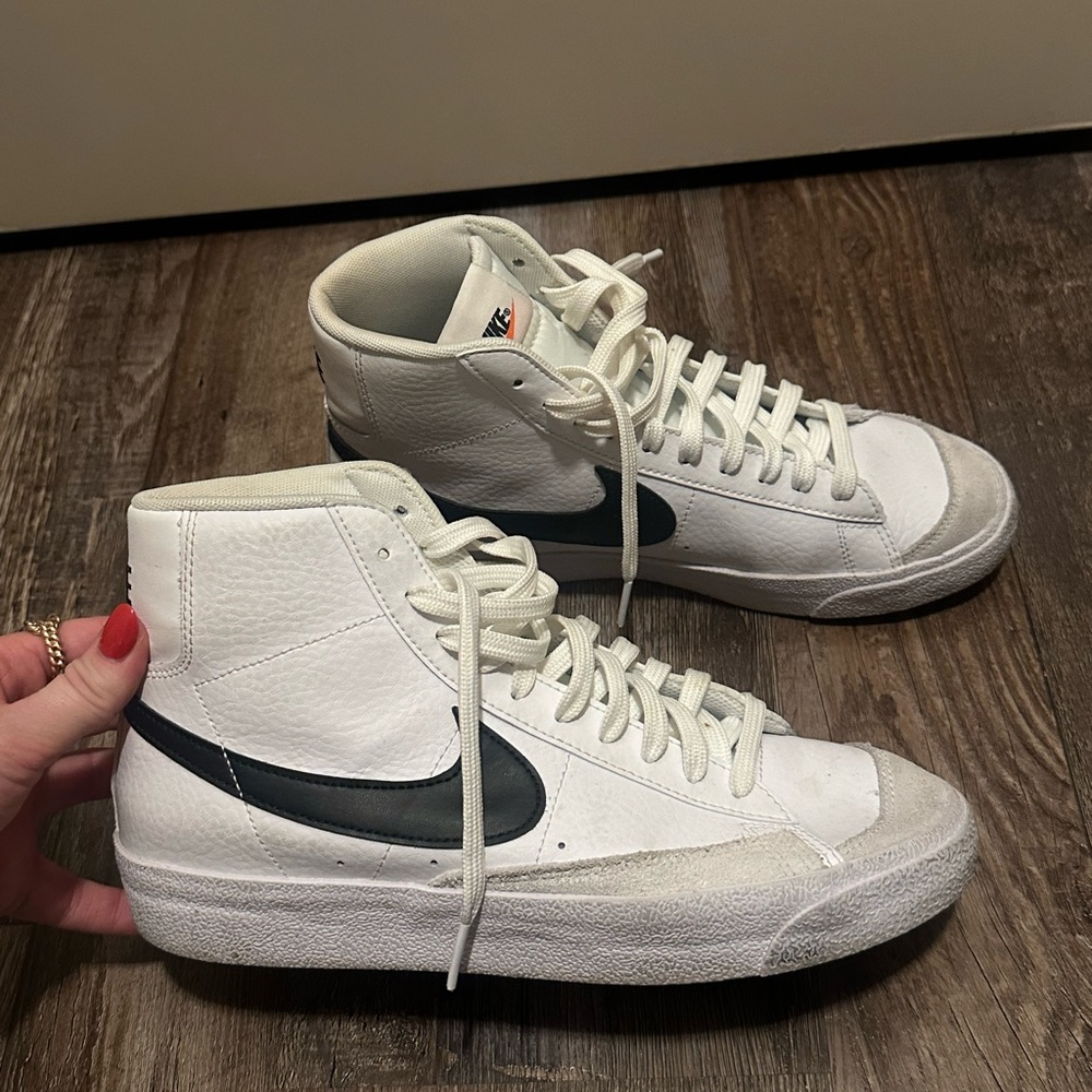 Nike blazers size 6 Men’s, women’s size 8